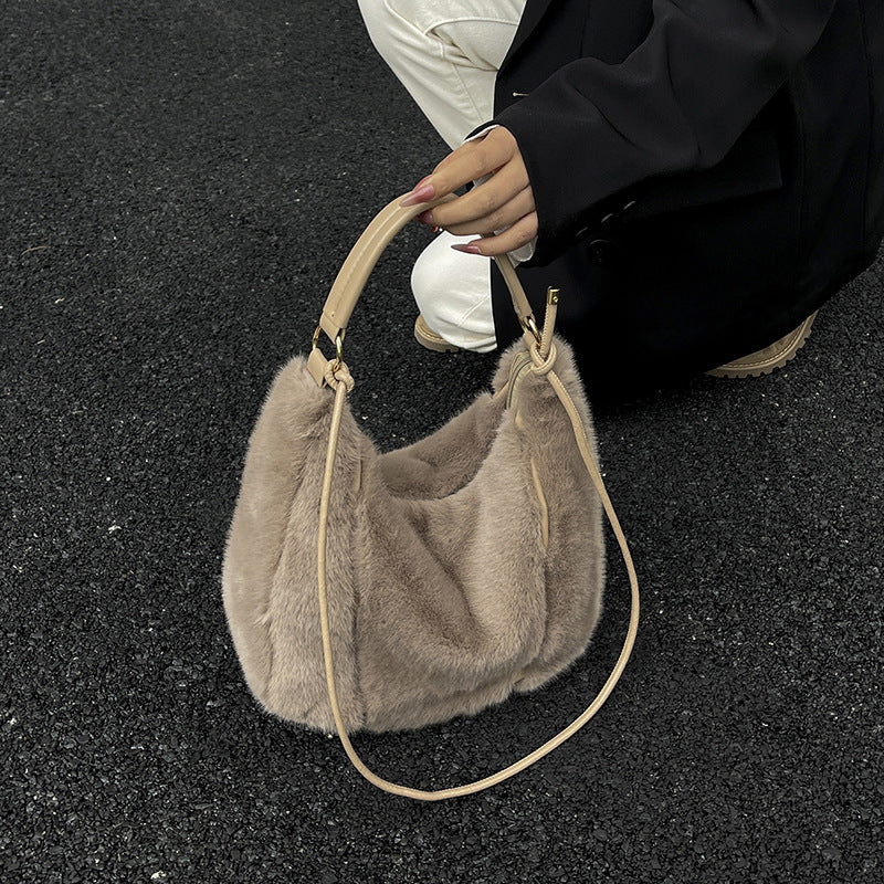 Sac à main en fausse fourrure douce