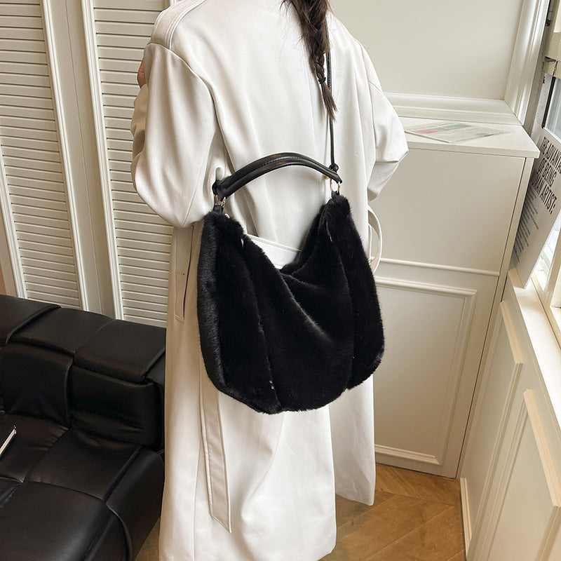 Sac à main en fausse fourrure douce