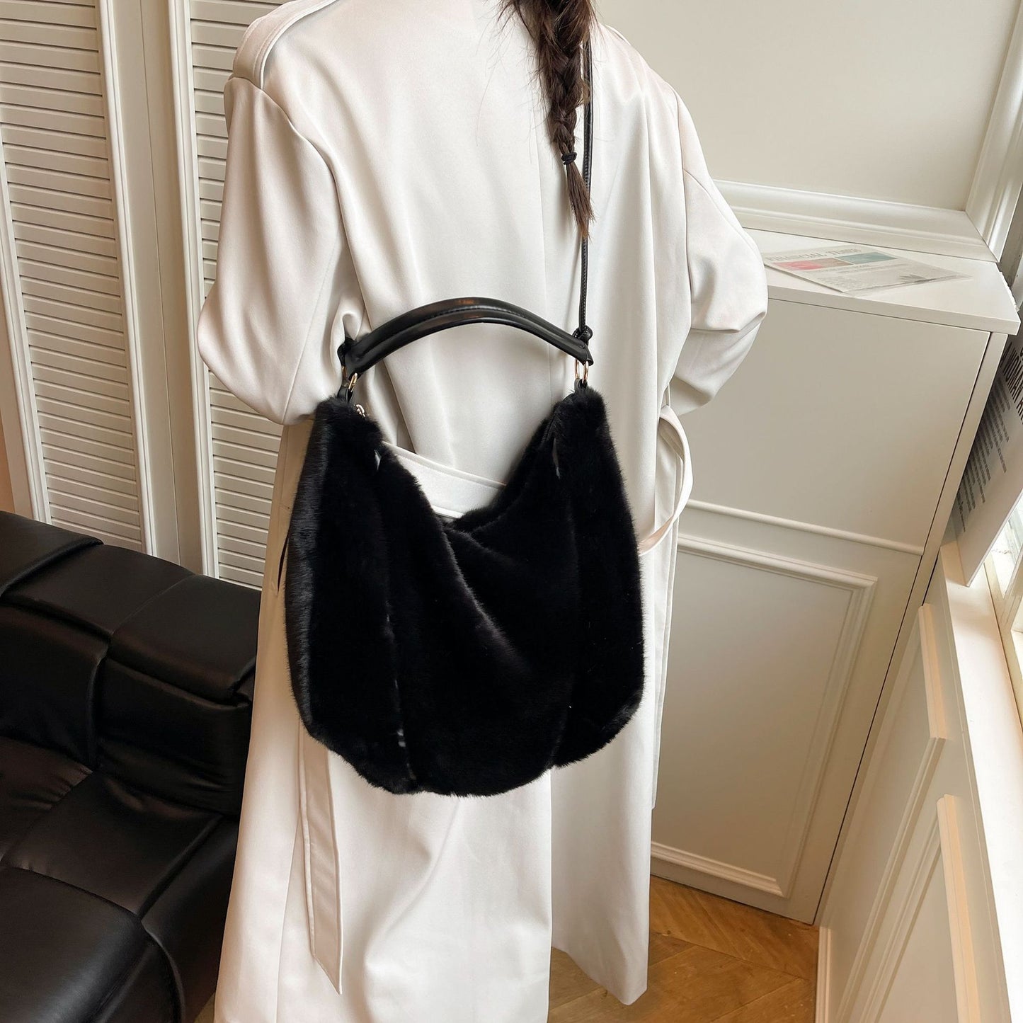 Sac à main en fausse fourrure douce