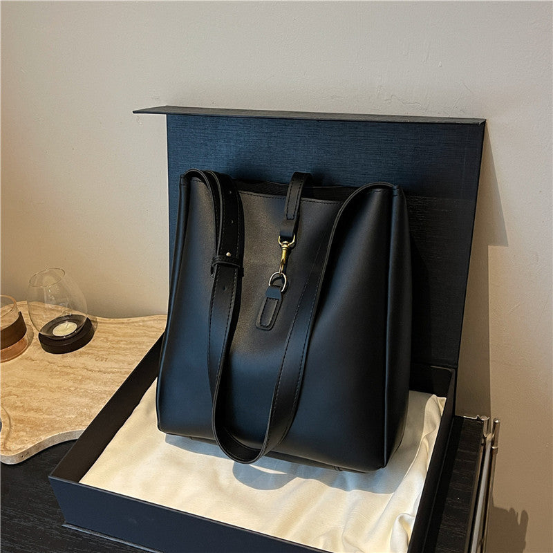 Sac seau élégant en cuir vegan