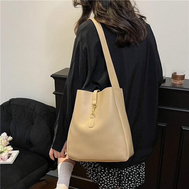 Sac seau élégant en cuir vegan
