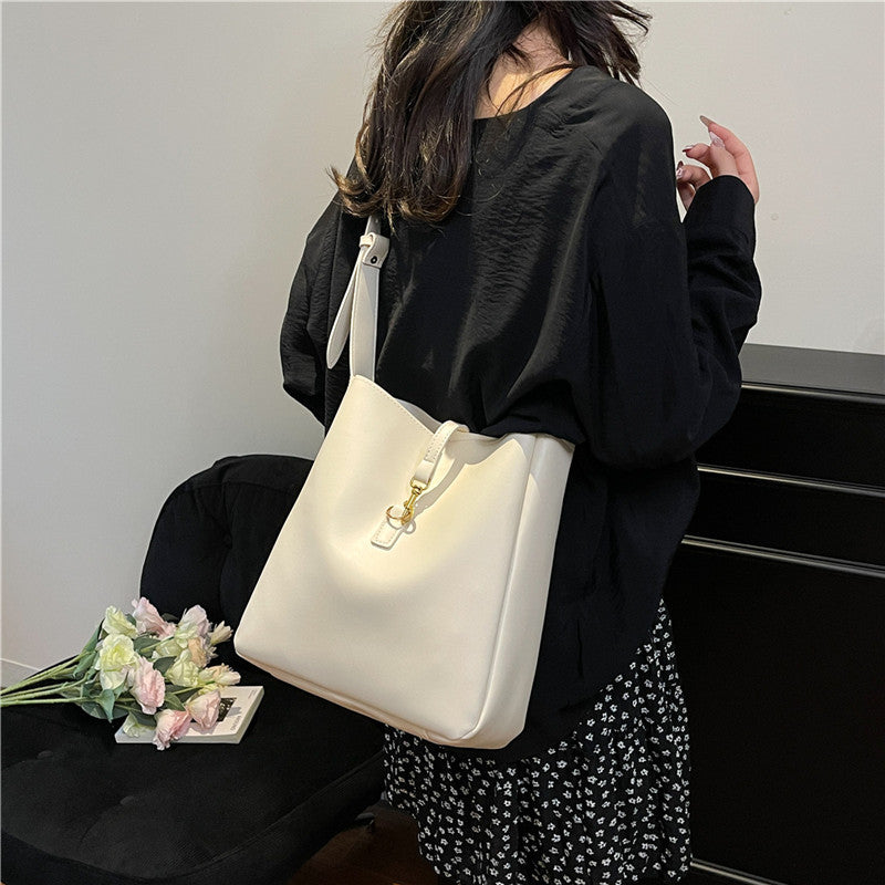 Sac seau élégant en cuir vegan