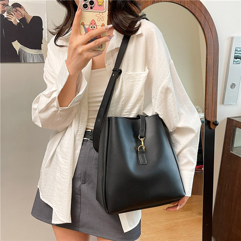 Sac seau élégant en cuir vegan