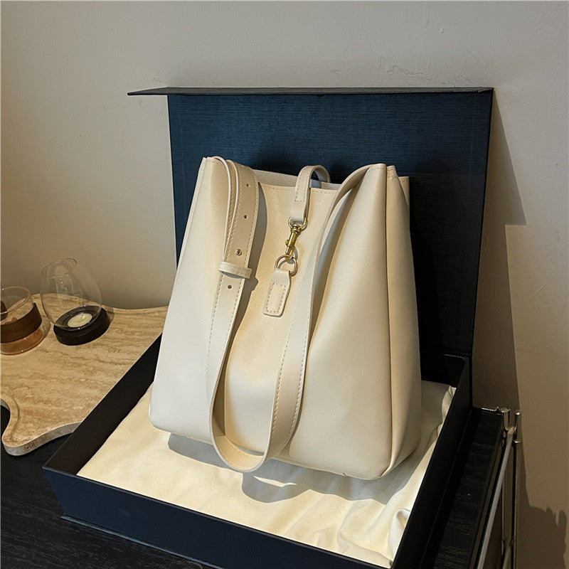 Sac seau élégant en cuir vegan