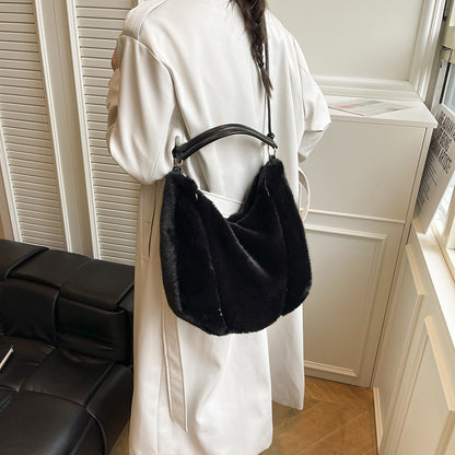 Sac à main en fausse fourrure douce